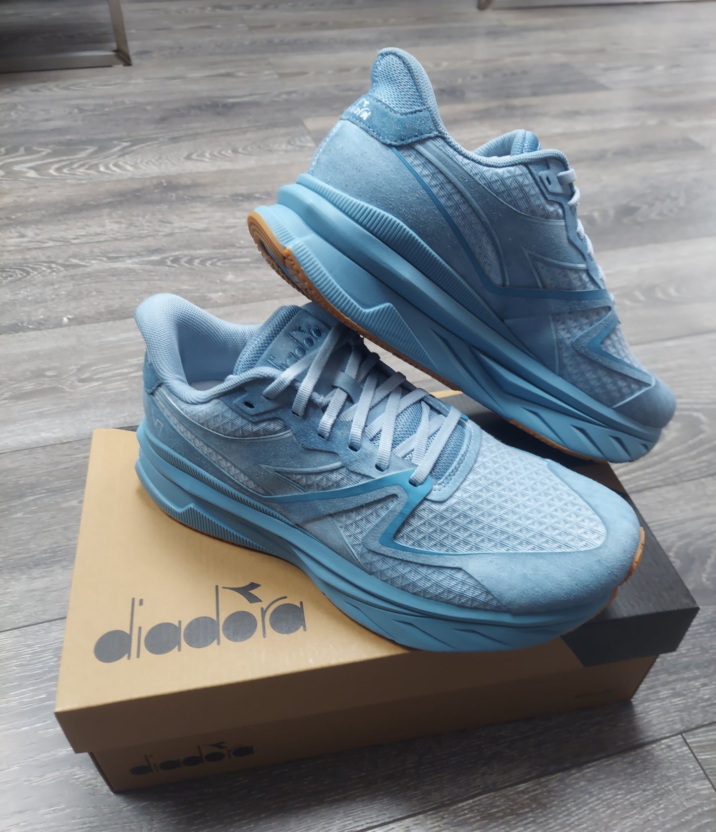 Diadora  V7000 sky blue