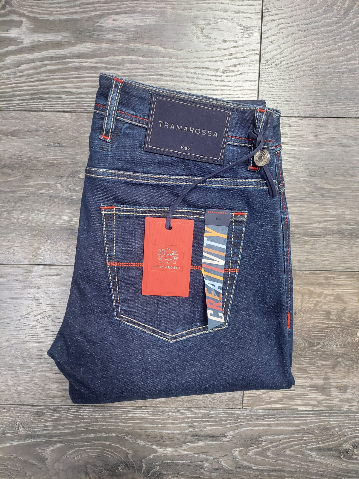 Tramarossa Leonardo navy label