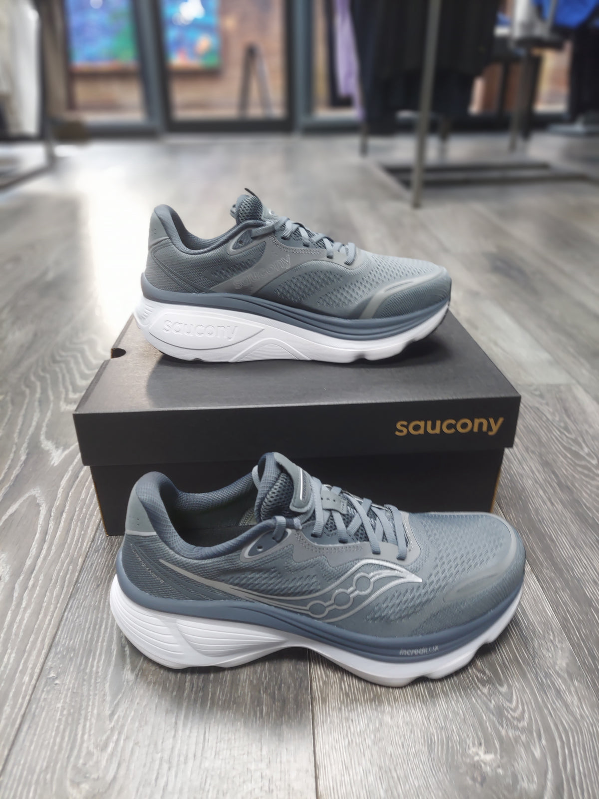 Saucony hurricane 26 cinder/gunmetal