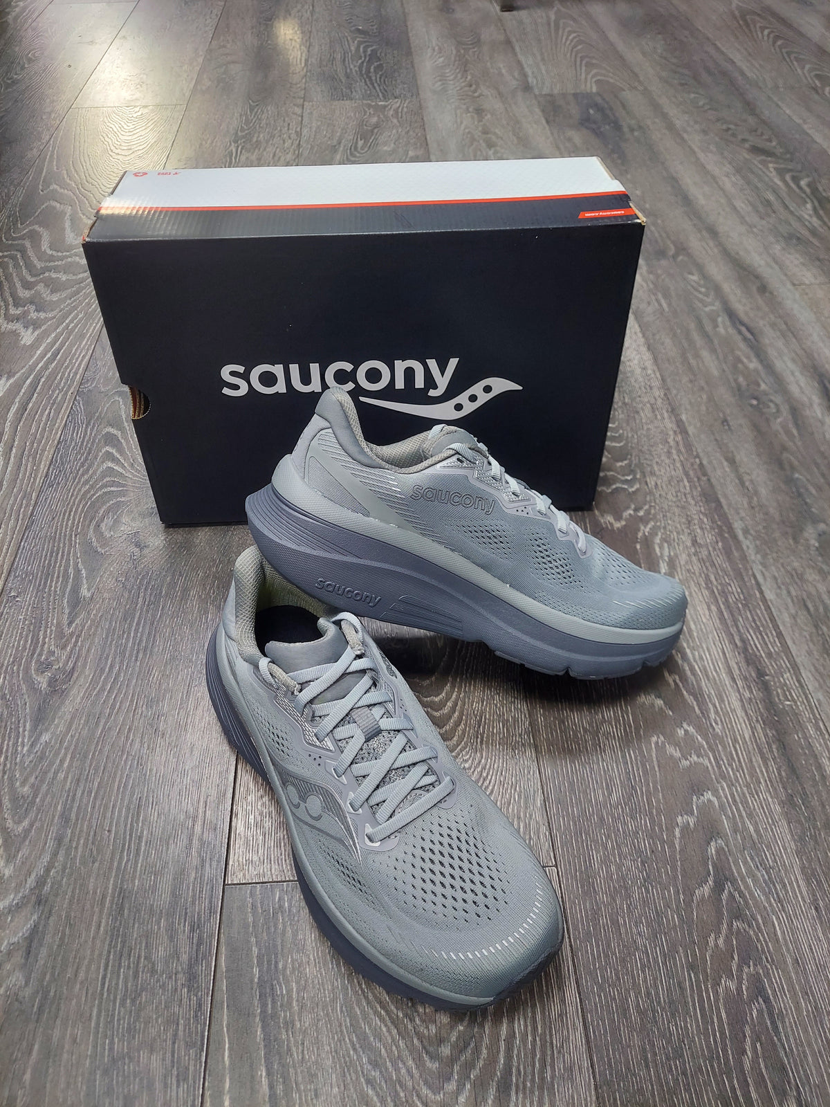 Saucony guide 19 fossil /carbon